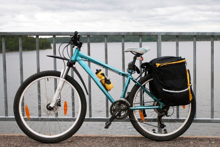 borse laterali per bici posteriori su una bici